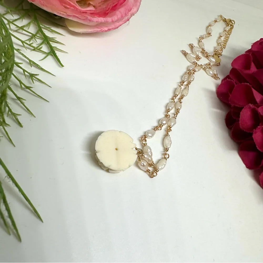 NEW⚜️Carved Rose Freshwater Pearl Beaded Necklace